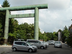 20110811 護国神社駐車場.JPG